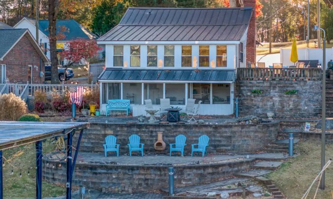 Muscle Shoals House | Cozy Waterfront Lake Cottage near RTJ Golf Course!nn
