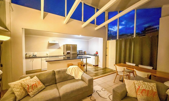 Jindabyne Villa | Cozy, well appointed unit near centre of Jindabyne and 30mins to snowfields.