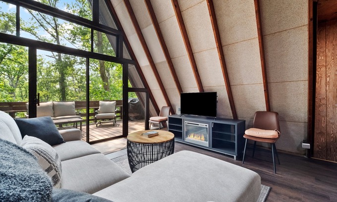 Wright City Ski Chalet | Cozy wooded retreat - newly updated