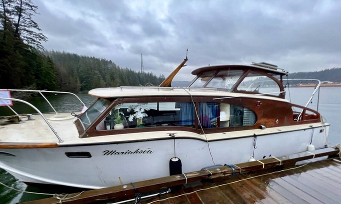 Port Moody Boat Rental | Cozy Wooden Yacht