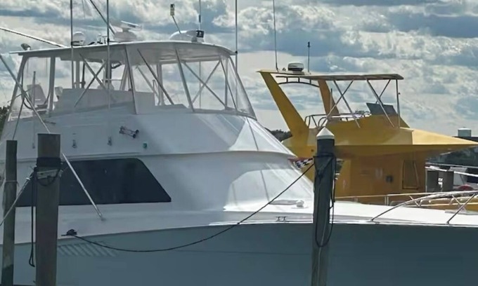 Stuart Boat Rental | Cozy yacht in lovely Port Salerno with WiFi, AC