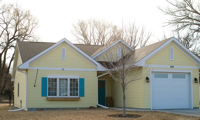 Norfolk House | Cozy yet refined by Waterpark/ball fields and downtown area