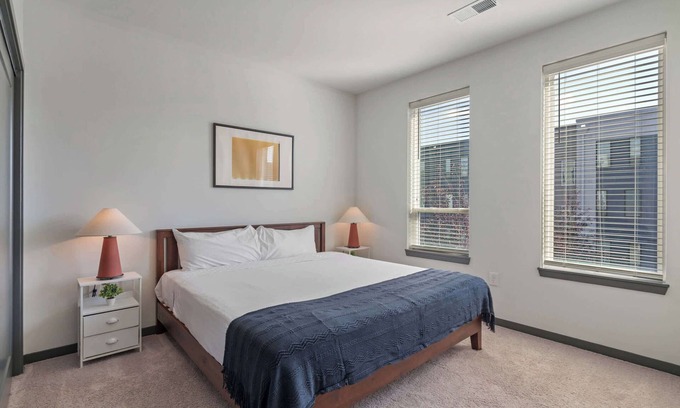 Indianapolis Apartment | CozySuites Ayr | parking, pool, gym #04