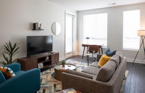 Central Business District Apartment | Cozysuites l Luxe 2BR in Downtown Cincinnati