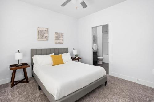 Indianapolis Apartment | CozySuites Nora 2BR next to Whole Foods