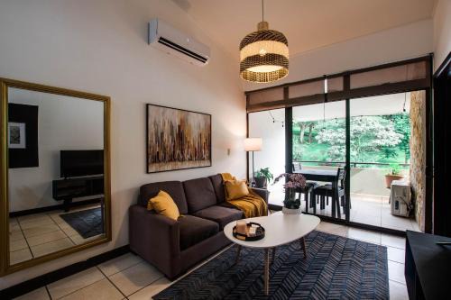Santa Ana Apartment | CR MARIPOSA RENTALS Mountain view near pool
