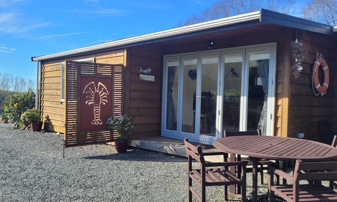 Whangarei Heads Cabin | Craypot Cabin: a slice of paradise on a lifestyle block nestled below Mt. Manaia