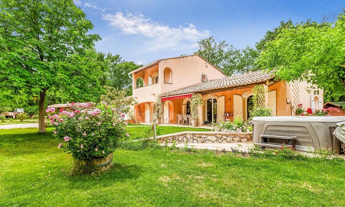 Saint-Cannat House | Create lasting vacation memories in this wonderful vacation home.
