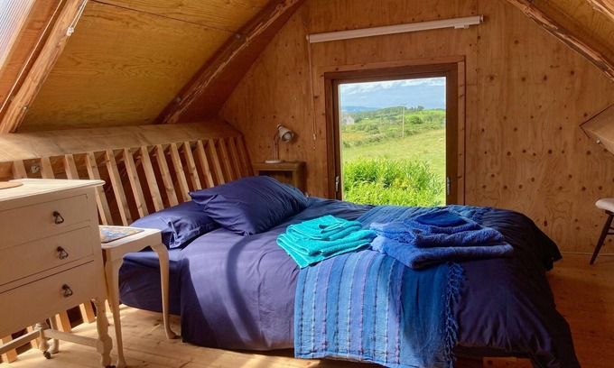 Coleraine Cottage | Creative Art cottage in unique timber Studio