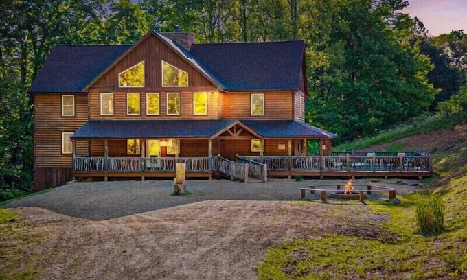 Rockbridge Cabin | Creek Lodge | Hocking Hills | Pool
