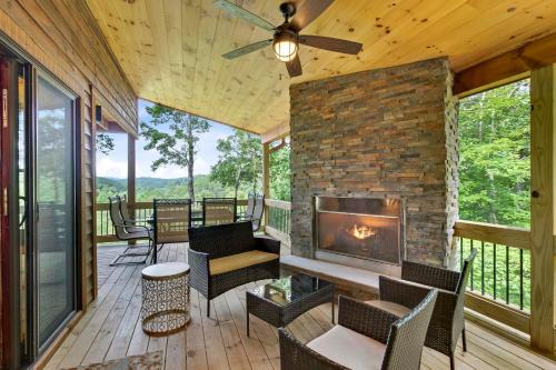 Williamstown House | Creekside Cabin with Hot Tub, Mtn Views and More!