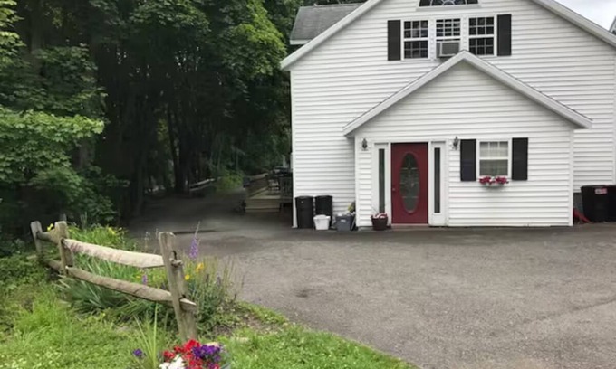 Otego Apartment | Creekside Chalet + Allstar Deluxe