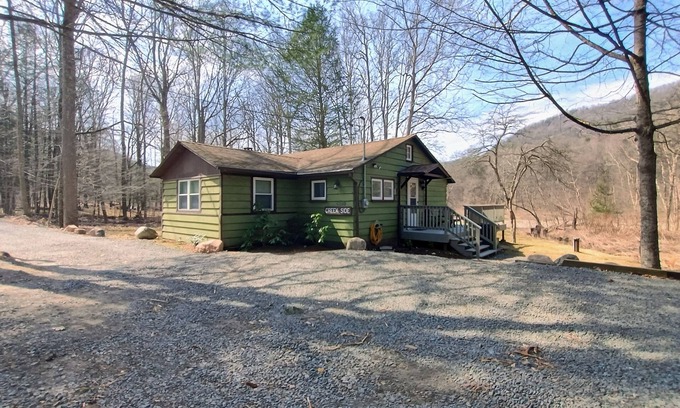 Lairdsville Cabin | Creekside: Cozy 3-Bedroom Cabin on Loyalsock Creek – Fish, Hike, Kayak or Relax!