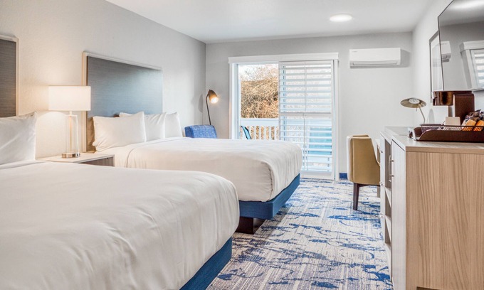 Cambria Hotel | Creekside Inn