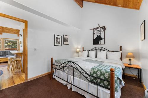 Fall River Estates Apartment | Creekside Suites 18 by Estes Park Condos