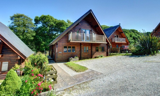 Little Petherick House | Creekside - Three Bedroom House, Sleeps 6