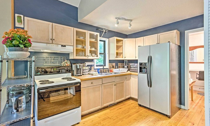 Mars Hill House | Creekside Weaverville Home - 16 Miles to Asheville
