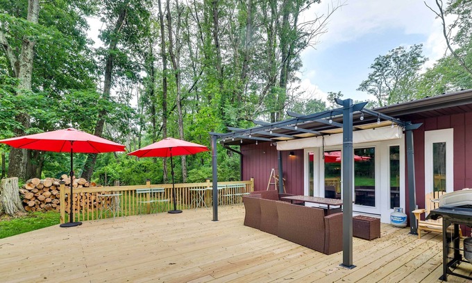 Cresco House | Cresco Retreat w/ Deck, Near Water Parks + Skiing!