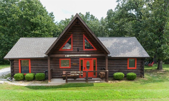 Branson Cedars Cabin | Cricket Creek Cabin awaits you | 3 Bed, 2 Bath