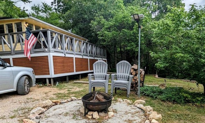 Sulphur House | Cricket Hollow- A star gazer's dream with private access to it's own fishing pier.