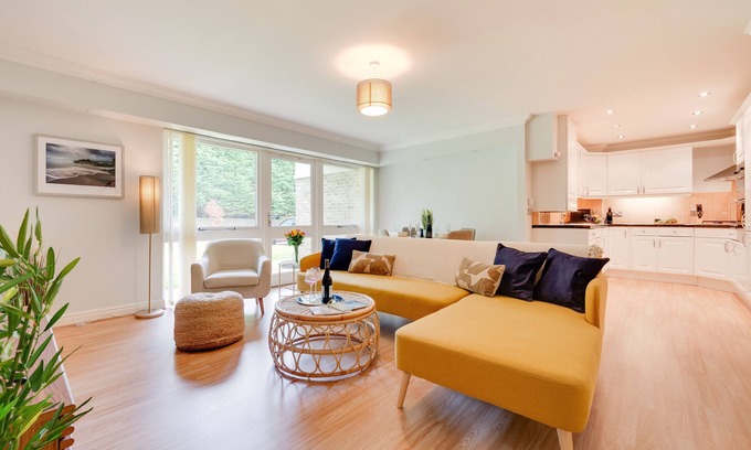 Carlyon Bay Apartment | Crinnis - Two Bedroom Apartment, Sleeps 4
