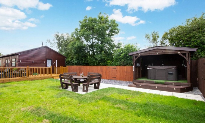Llanteg House | Crofty Retreat - Two Bedroom House, Sleeps 4