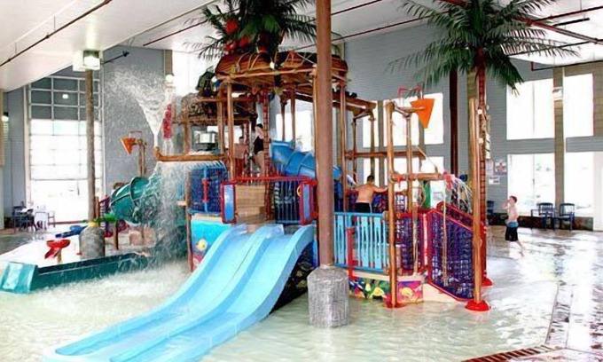 Mackinaw City Hotel | Crown Choice Inn & Suites Lakeview & Waterpark