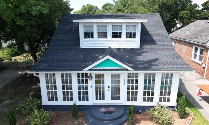 Norfolk House | Crown Jewel Luxe Beach Bungalow, Private Pool, 5min-beach, 6 min-NAVSTA