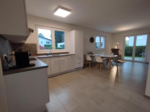 Altach Apartment | CROWN LIVING Design Apartment - gratis Parkplatz - WLan - Küche - Self Check-in