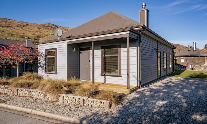 Cardrona House | Crown Range Cottage - Cardrona Holiday Home