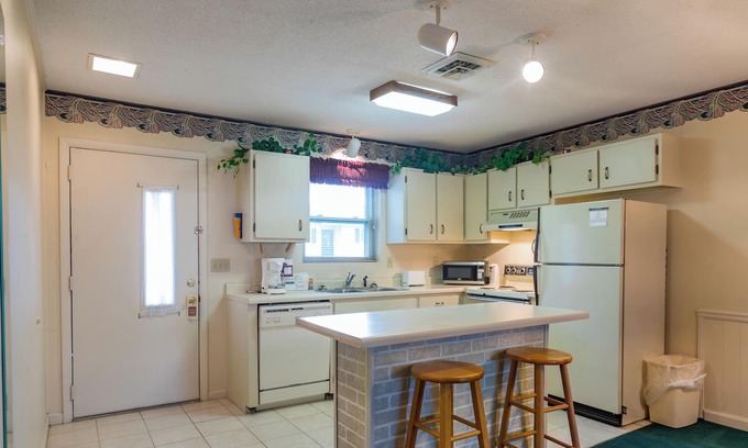 Lake Tansi Condo | Crown Resorts Lake Tansi East Large 1BR Condo w/ 1 Queen & 2 Twins