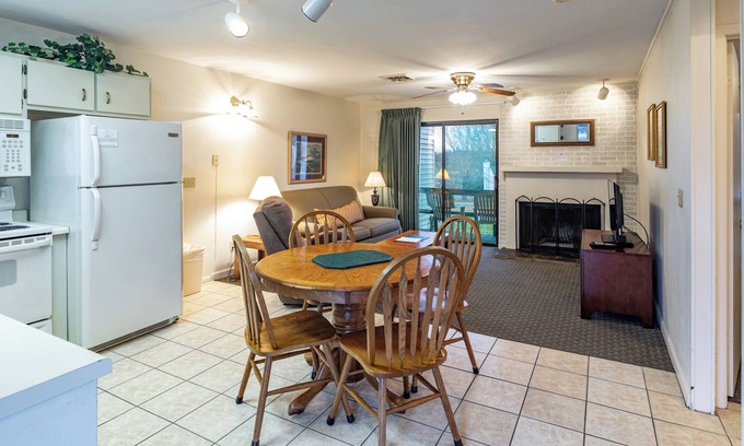 Lake Tansi Condo | Crown Resorts Lake Tansi East 1BR Condo w/ 1 Queen