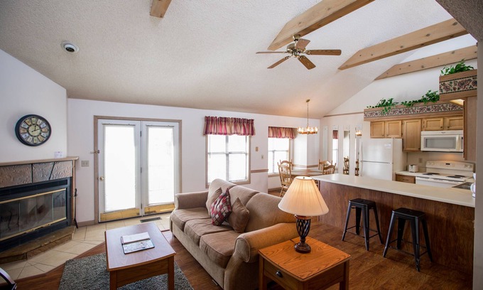 Lake Tansi Condo | Crown Resorts Lake Tansi West 2 Bedroom, 2 Bathroom Condo w/1 King, 2 Full Beds