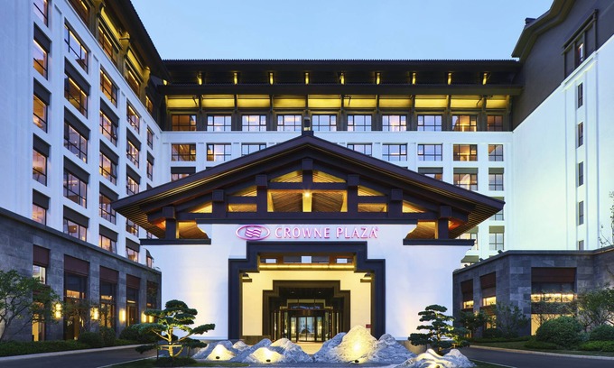 Bin Hu District Hotel | Crowne Plaza Wuxi Lake View by IHG