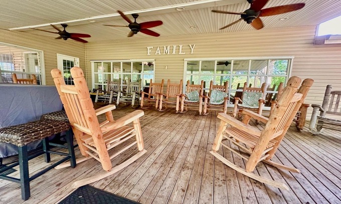 Saucier House | Cruising Coast Discount ! Pool, Gym, Pool table, Lake + more