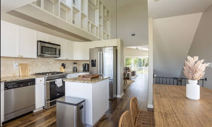 Palm Harbor Villa | CRYSTAL BEACH HOME | PRIVATE POOL | WALK TO BEACH