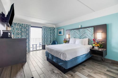 Pine Knoll Shores Hotel | Crystal Coast Oceanfront Hotel