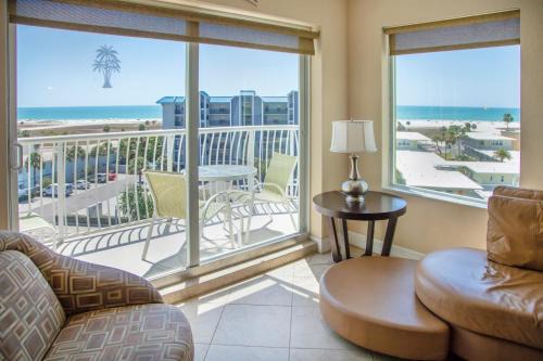 Treasure Island Apartment | Crystal Palms Beach Resort