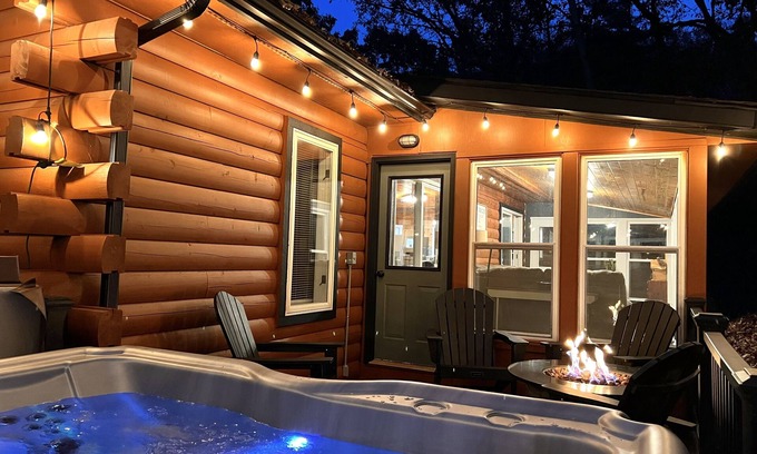 Massanutten Cabin | Cub Cabin on Massanutten Resort- Fully Renovated Log Cabin- Hot Tub & Fire Pit