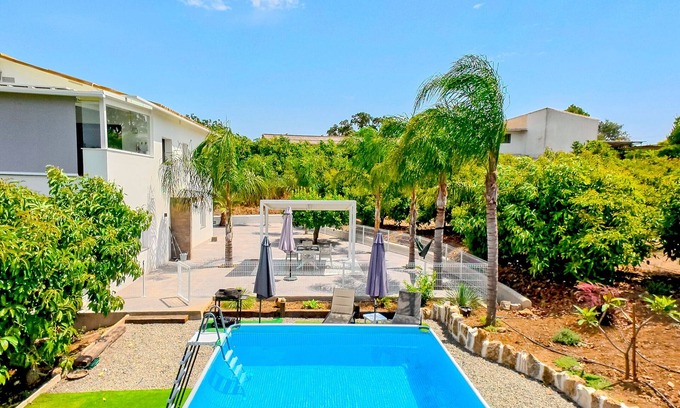Coin Cottage | Cubo's Hakuna Matata Rural Apartment & Pool/private pool/terrace/free Wi-Fi