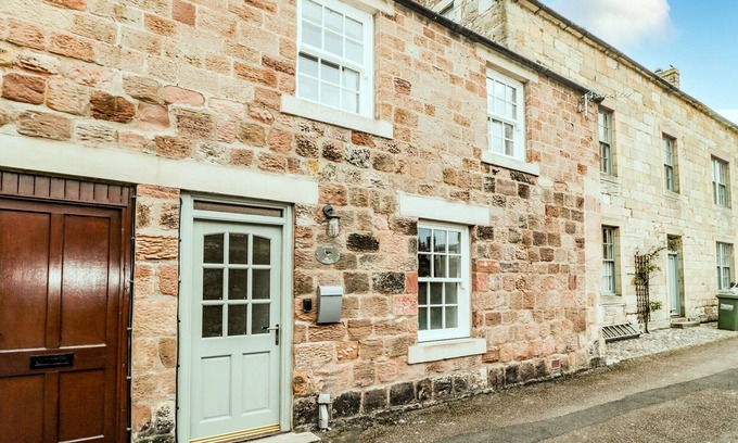 Berwick-upon-Tweed Cottage | CURLEW COTTAGE, 2 FENKLE STREET, family friendly in Holy Island