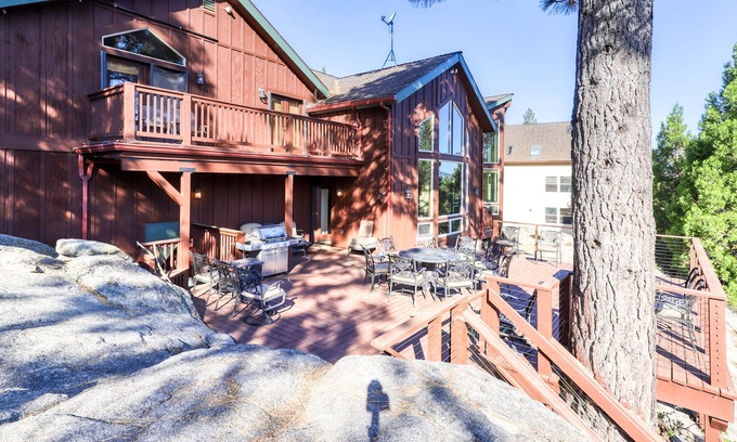Granite Ridge House | Custom-Built Family Mountain Home with Game Room, Jetted Tub & Sweeping Views