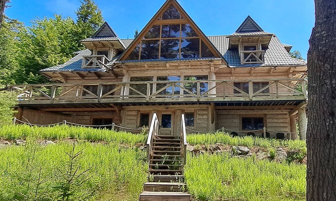Beaver Cove Cabin | Custom lakefront lodge with game room, dock & plenty of space