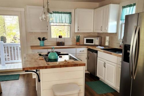 Diamond Hill House | Cute and Cozy 2bed-4 Miles to LU