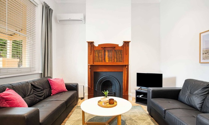 Glenelg South House | Cute Beachside Cottage| Laundry | Pets Welcome