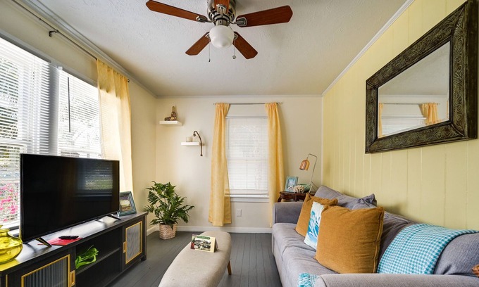 Bonita Springs Cottage | Cute Bonita Springs Vacation Rental - Pets Welcome