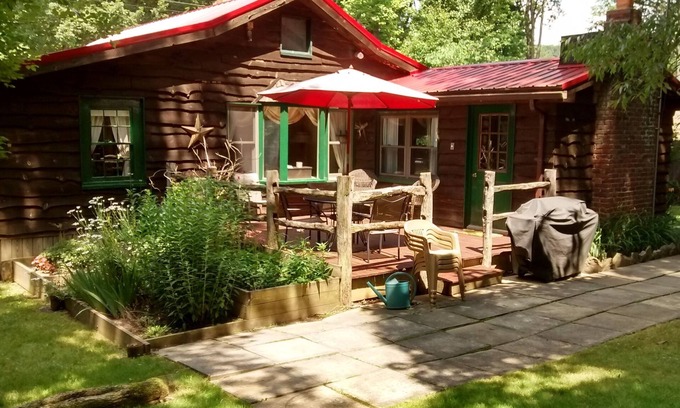 Laurel Mountain Cabin | Cute Cottage in Beautiful Forest | Artistic Style & Charm | A Ligonier Original