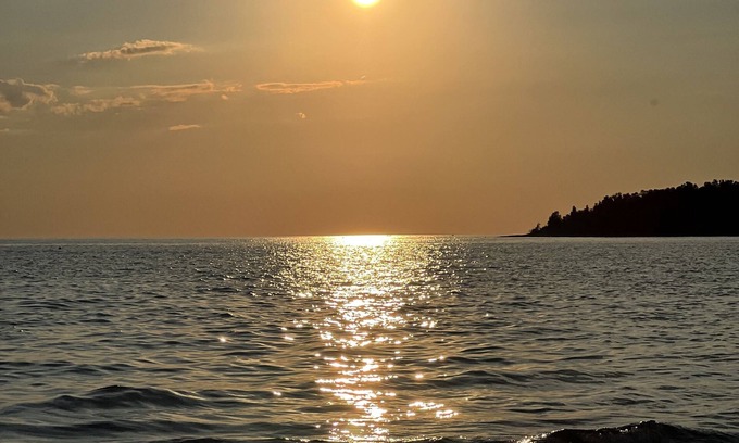 Inverhuron Cottage | Cute little hexagon cottage along the shores of Lake Huron