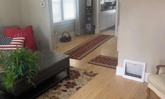 Sheboygan House | Cute Quiet Neighborhood Hideway