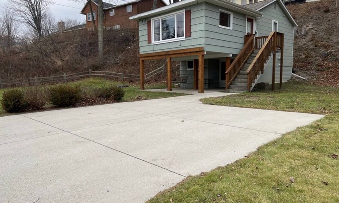 Ludington Cottage | Cutest cottage on Hamlin Lake. Lake views!